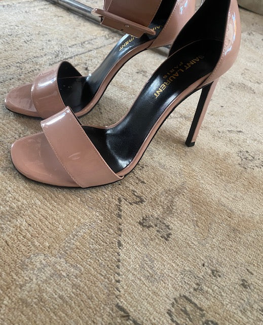 Pre-Owned Yves Saint Laurent Paris Pale Blush Patent Buckle sandle