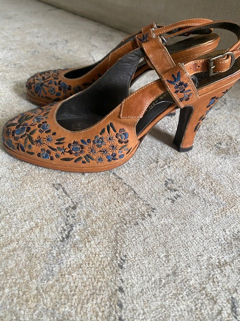 Pre-Owned Dries Van Noten Embroidery Heels
