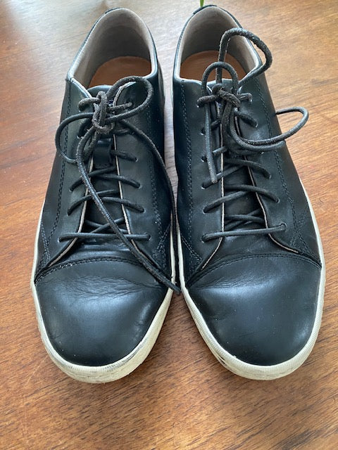 Pre-Owned COLEHAAN Leather Sneaker