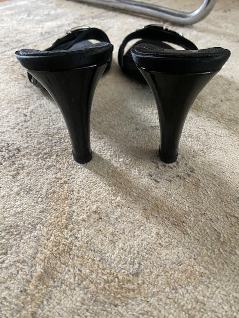 Pre-Owned Gucci Black mules