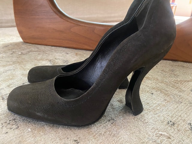 Pre-Owned Prada Leather Pump