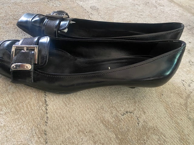 Pre-Owned Prada Square toe buckle flats