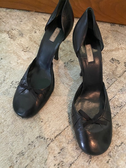 Pre-Owned Prada Leather Pump