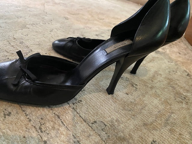 Pre-Owned Prada Leather Pump