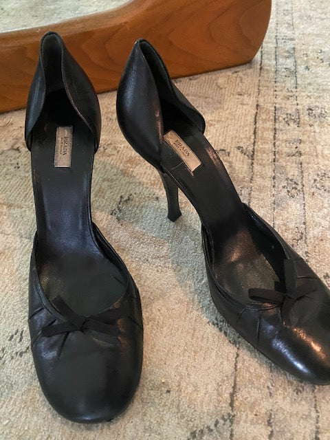 Pre-Owned Prada Leather Pump