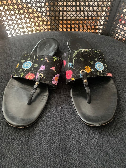 Pre-owned Gucci Black Floral Printed Sandal.