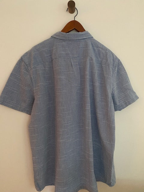 Pre-Owned American Eagle Outfitters Button Down Short Sleeve Camp Shirt.