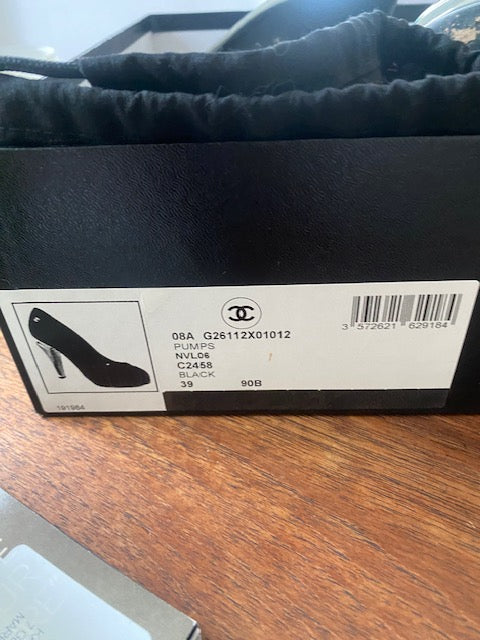 Pre-Owned CHANEL Black Patent Pump