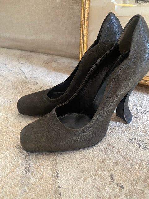 Pre-Owned Prada Leather Pump