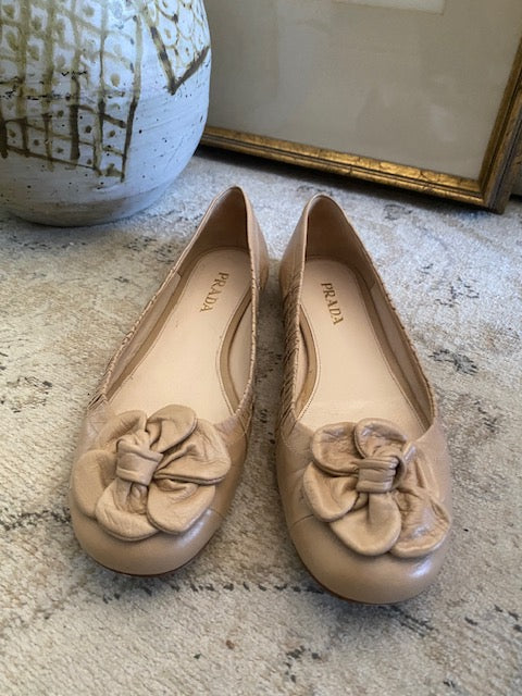 Pre-Owned Prada Leather Ballet flats