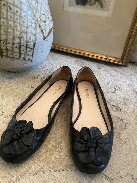 Pre-Owned Prada Black Leather Ballet flats