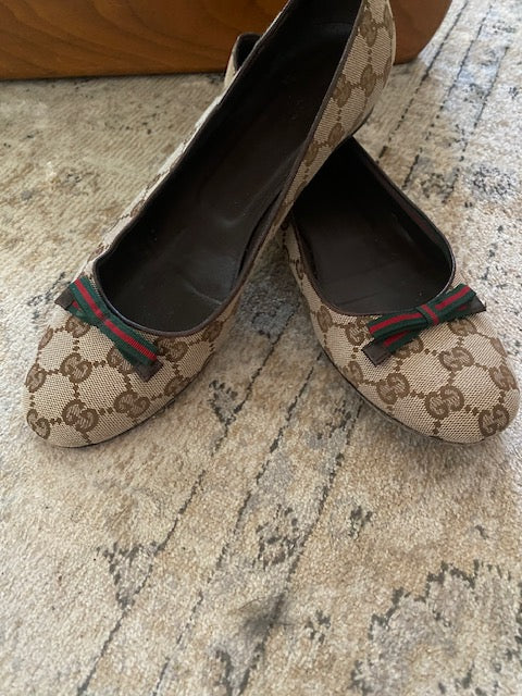 Gucci Logo GGs Ballet Flats