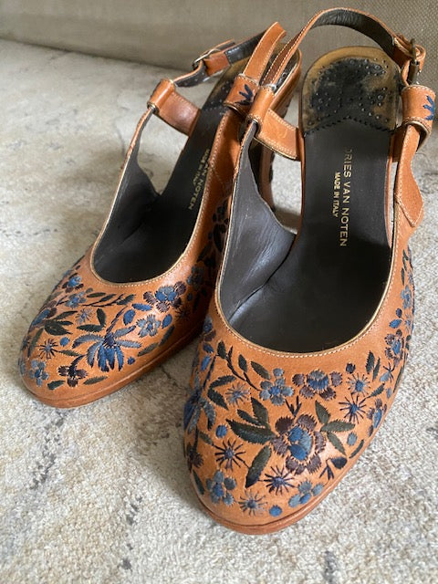 Pre-Owned Dries Van Noten Embroidery Heels