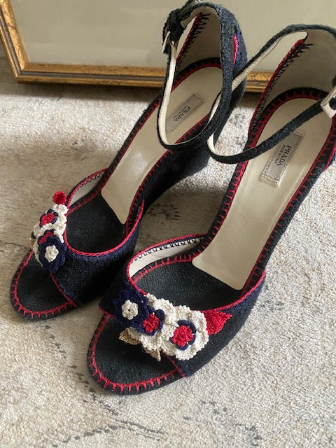 Pre-Owned Prada Embroidered Wedge with Crochet flowers