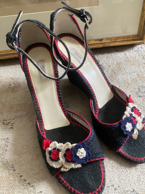 Pre-Owned Prada Embroidered Wedge with Crochet flowers