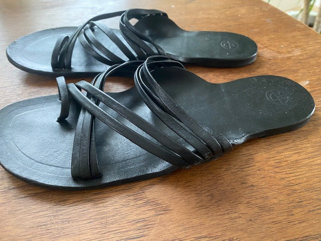 Pre-Owned The Row flat Black Leather Sandal