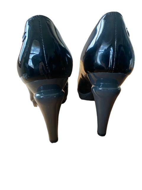 Pre-Owned CHANEL Black Patent Pump