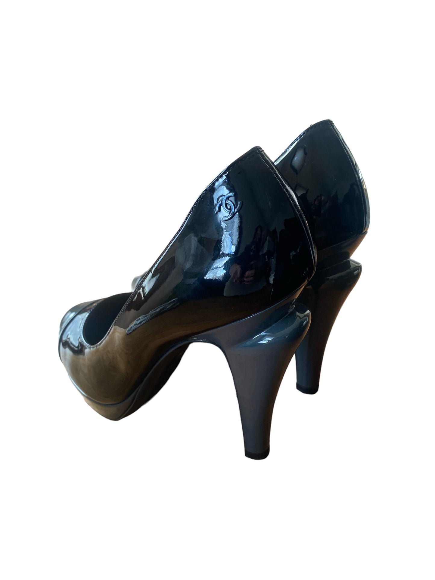 Pre-Owned CHANEL Black Patent Pump