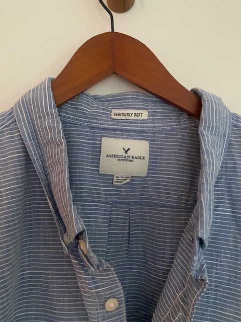 Pre-Owned American Eagle Outfitters Button Down Short Sleeve Camp Shirt.