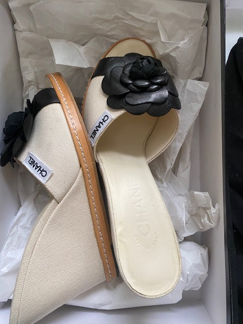 CHANEL Cream/ Black Espadrilles